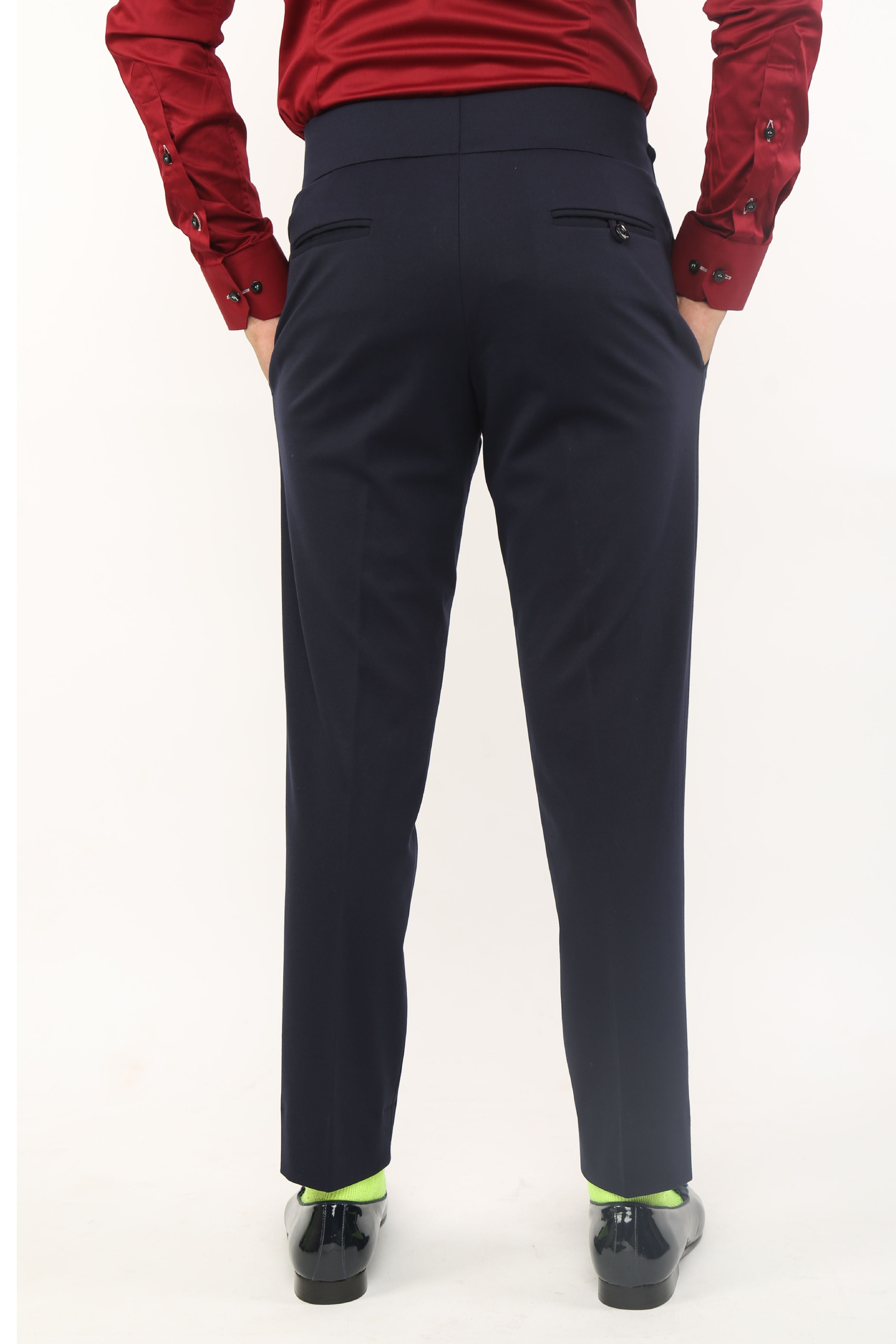 A Gentlemans Tale  The beltless pants as we know of it now dates back  to 1967 it was known then as the sansabelt slacks named after the brand  Sansabelt The word 