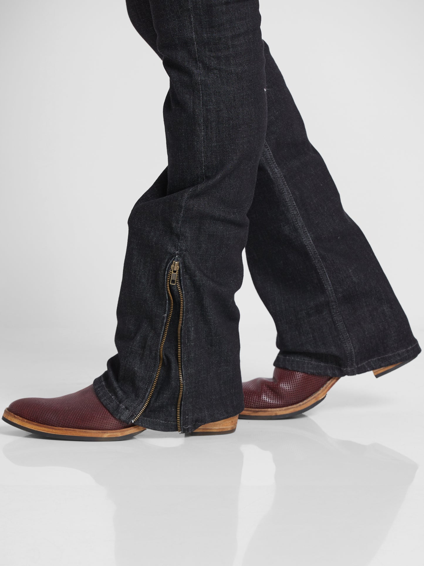Mode De Base Mens's Casual  Slim Fit Carbon Black Bootcut Jeans With Zipper Bottom (Carbon Black)